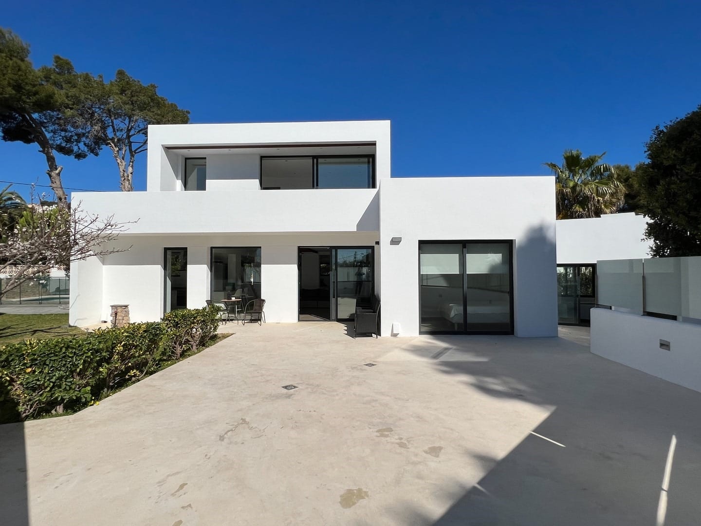 VILLA MODERNE EXCLUSIVE À VENDRE À MORAIRA