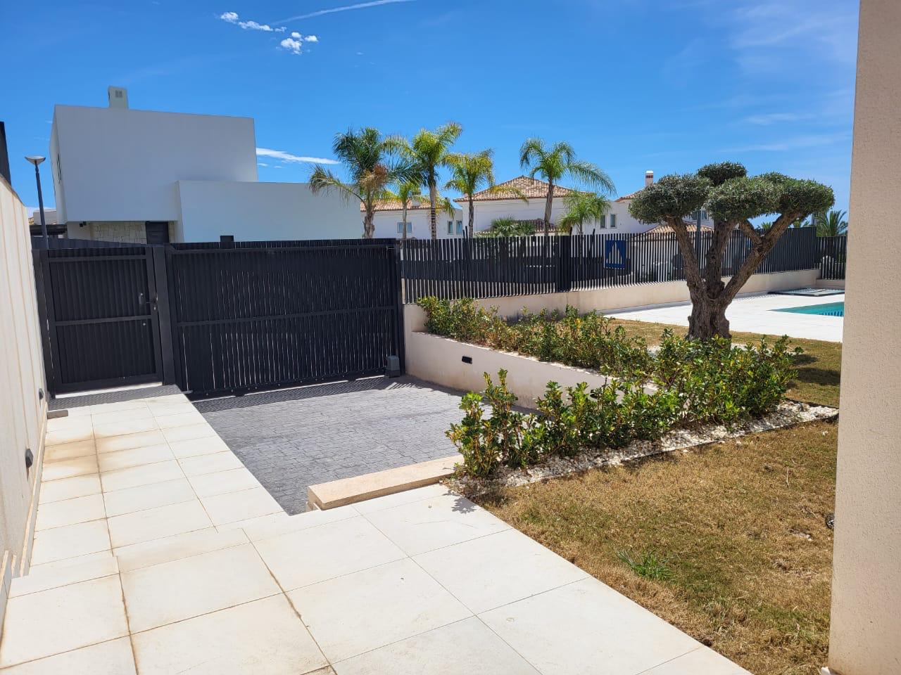 Villa a la venta con 4 habitaciones y piscina en Finestrat, Sierra Cortina