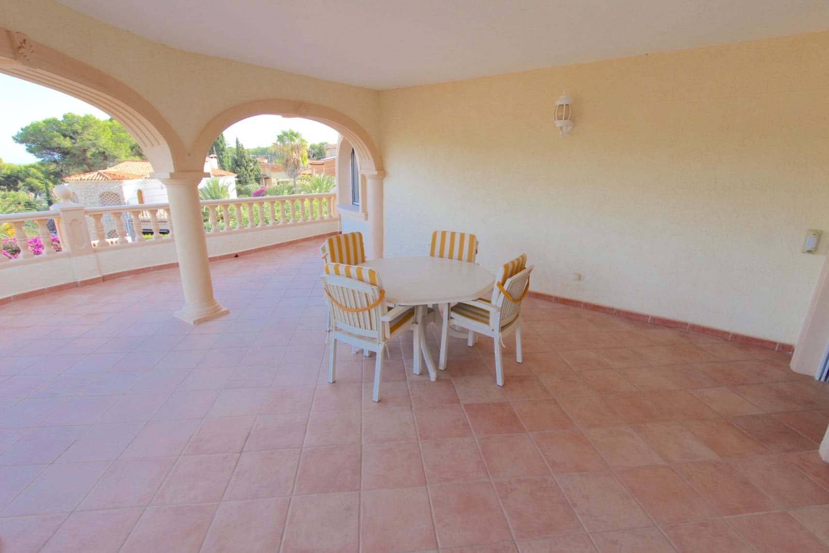 VILLA DE ESTILO MEDITERRANEO