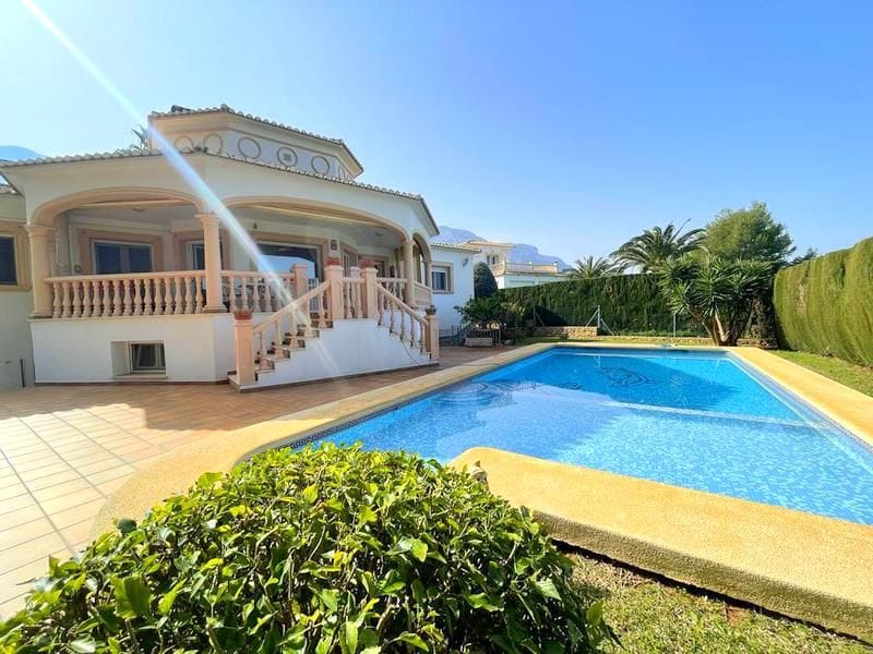 Belle villa à Denia avec vue sur la mer et le Montgó