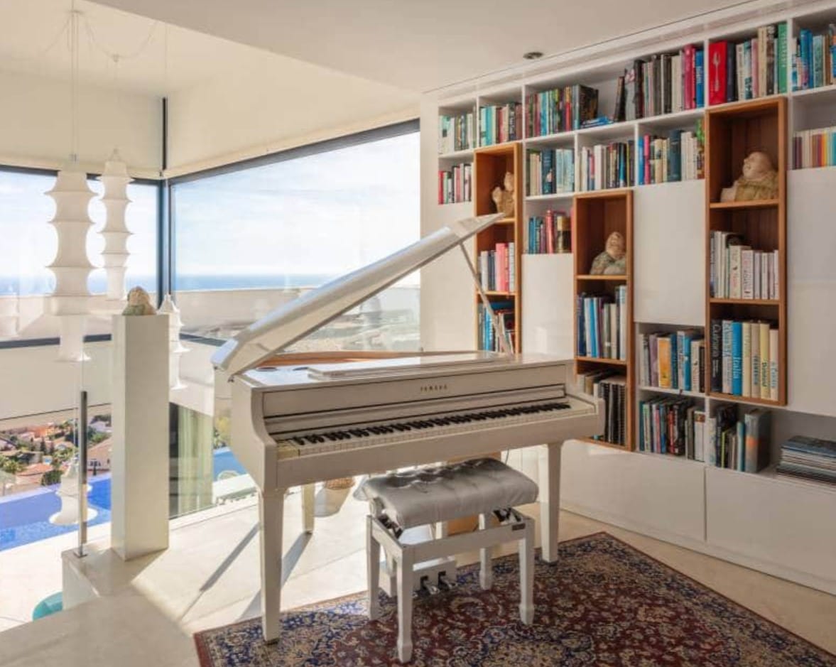 Villa de lujo con vistas panorámicas al mar en Moraira – diseño moderno, piscina climatizada