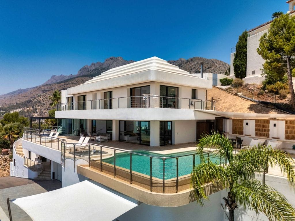 Villa de Lujo en Altea Hills con Vistas Panorámicas al Mar