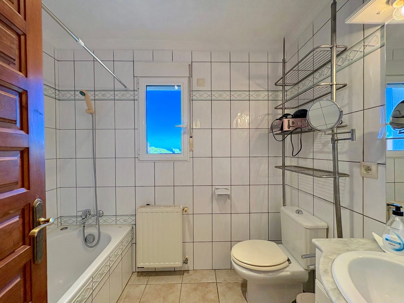 Villa met garage, privézwembad en uitzicht op zee