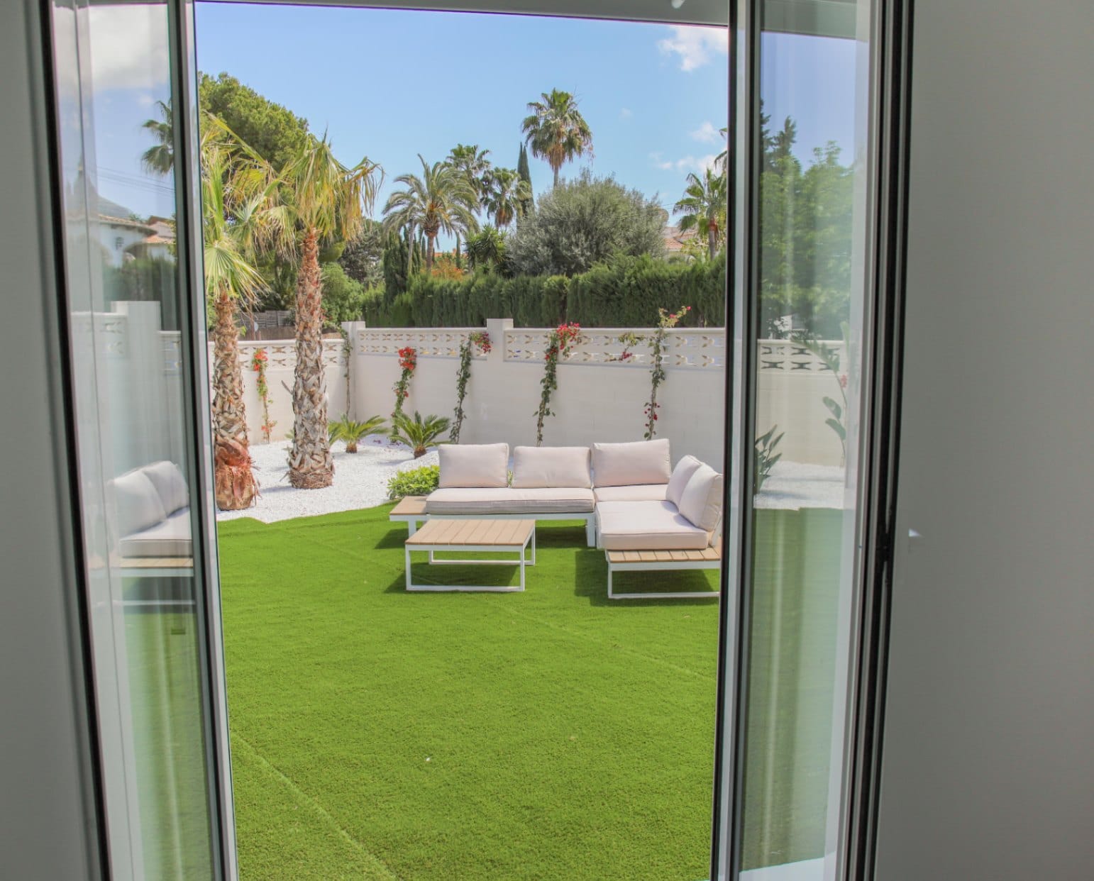 Apartamento de dos habitaciones en la planta baja en Denia