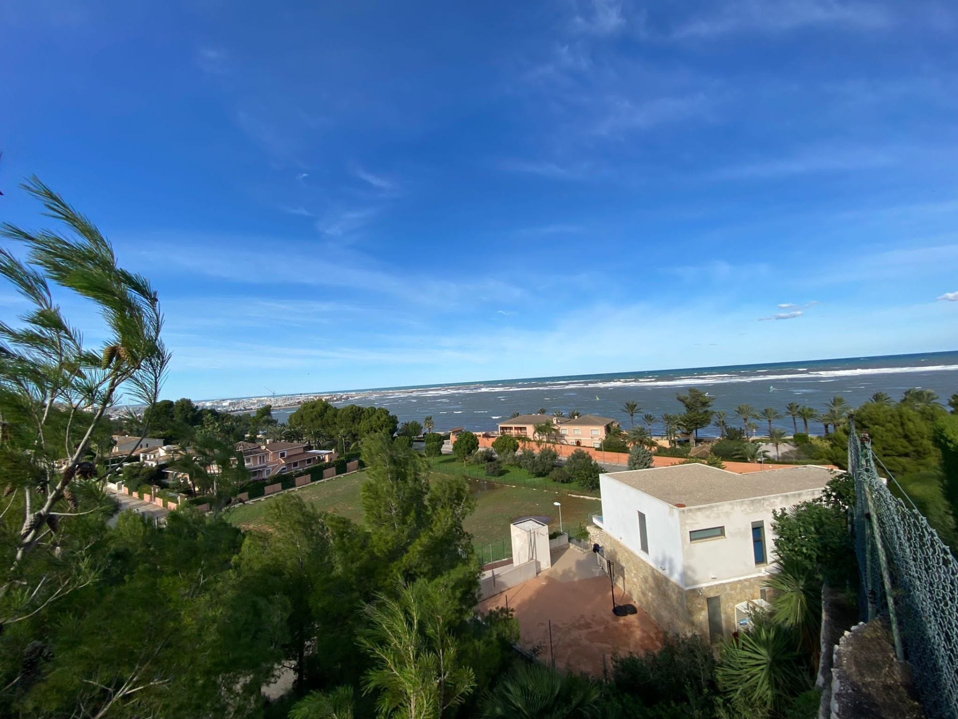 Parcela con proyecto y licencia en Denia