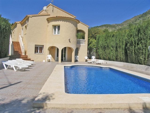 VILLA EN CALPE CON VISTAS ABIERTAS