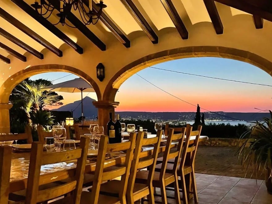Impresionante Villa Mediterránea con Vistas Panorámicas al Mar de Jávea
