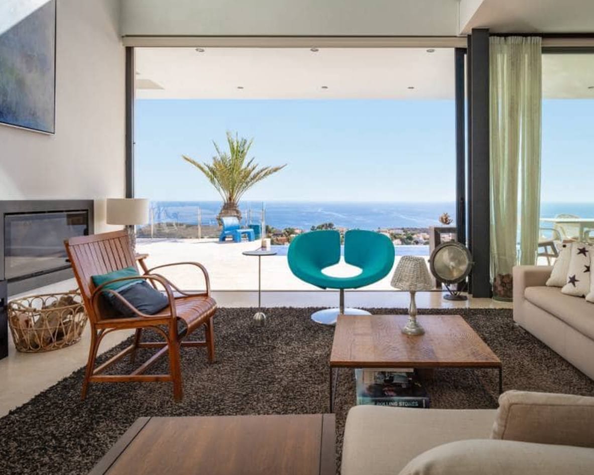 Villa de lujo con vistas panorámicas al mar en Moraira – diseño moderno, piscina climatizada