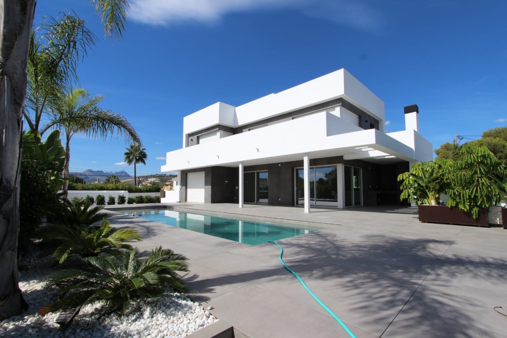 VILLA MODERNA EN MORAIRA A ESTRENAR