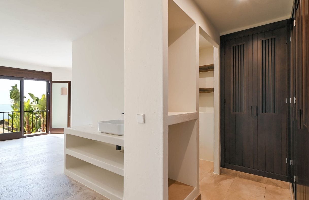 Exclusiva Villa Mediterránea Reformada con Vistas al Mar en Moraira
