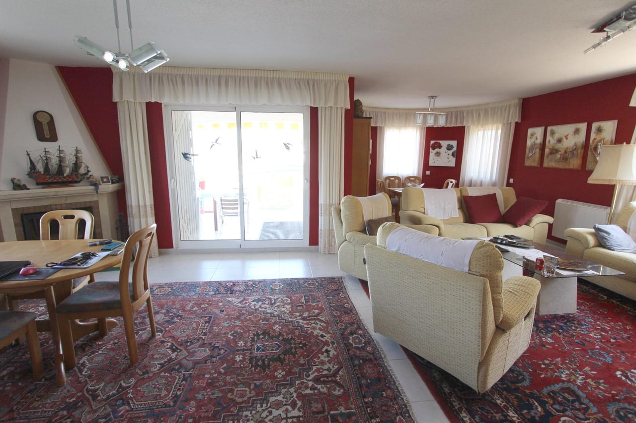 VILLA SPACIEUSE ET SPACIEUSE À CALPE