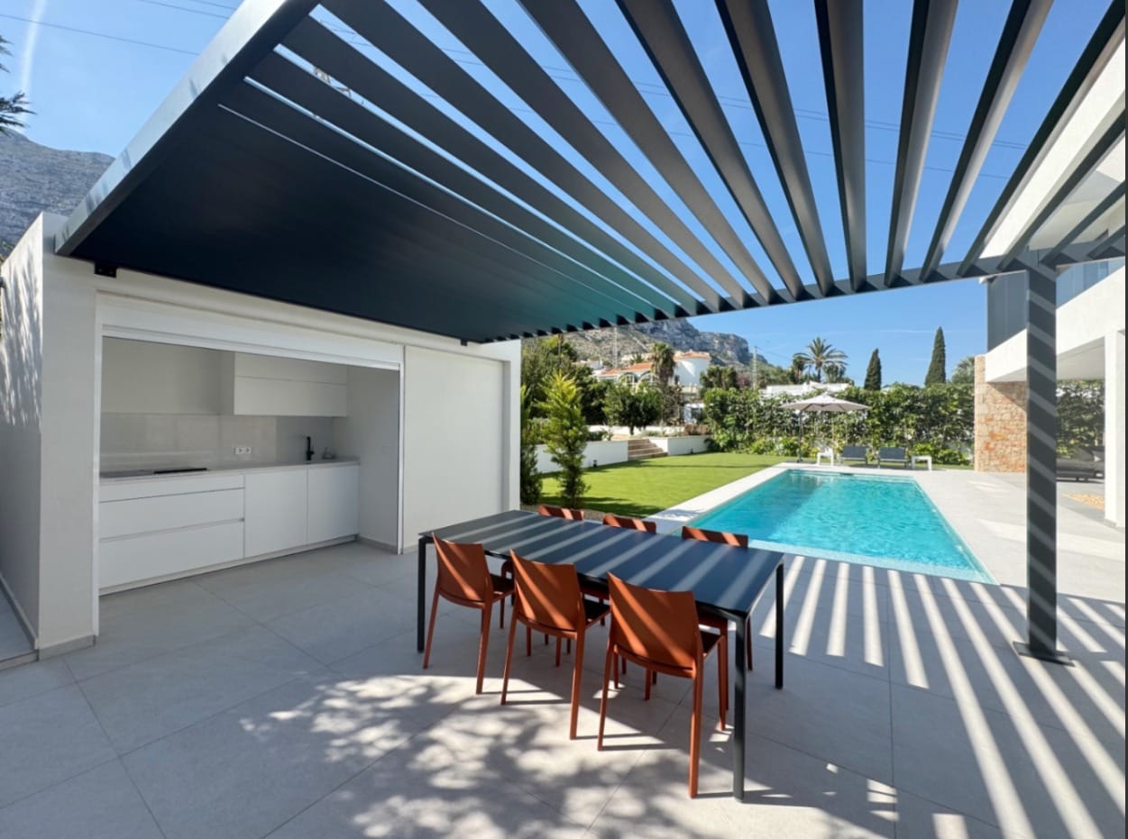 Modern chalet in Denia, energy efficiency A.