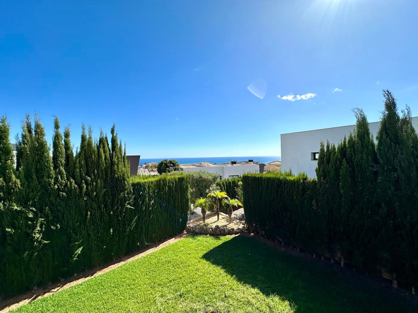 Villa con jardín, piscina privada y vistas al mar en Cumbre del Sol
