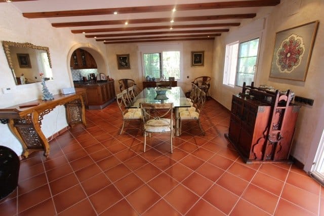 VILLA DANS UN EXCELLENT EMPLACEMENT