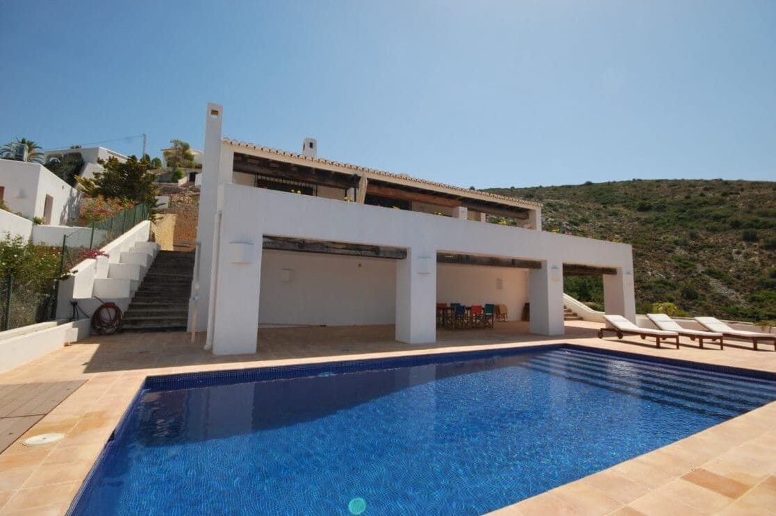 Impresionante Villa Mediterránea con Vistas Panorámicas al Mar en El Portet, Moraira