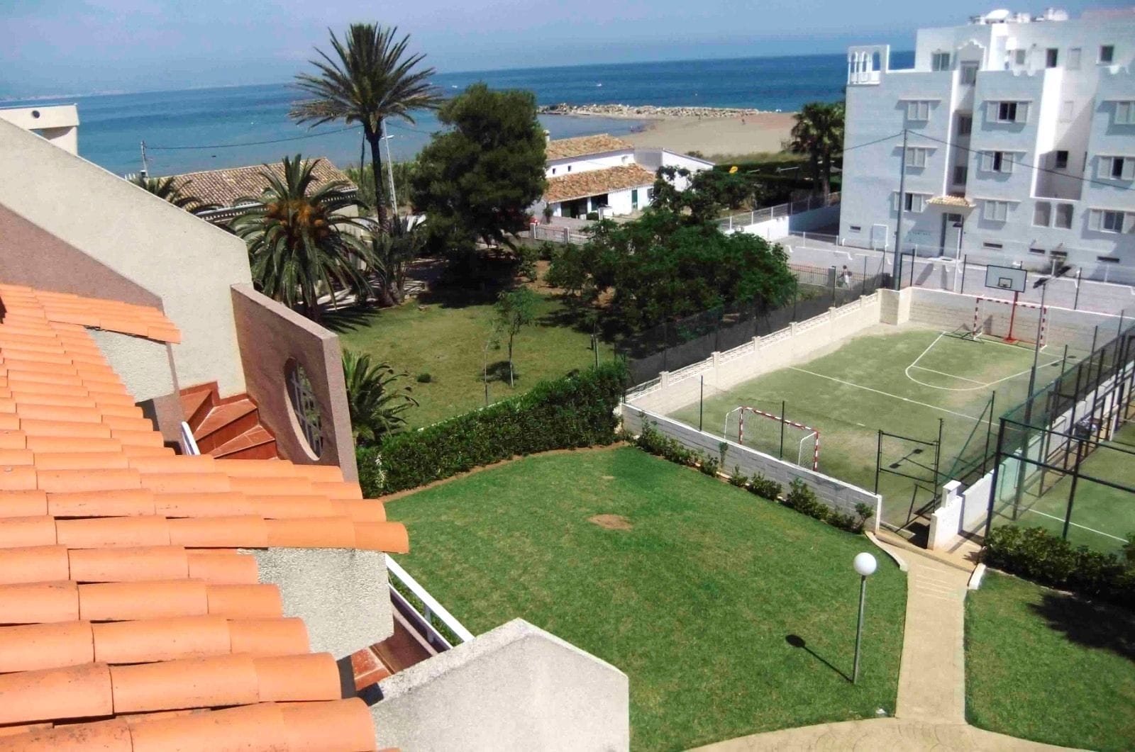 Penthouse op de 1e lijn van het strand met uitzicht op zee