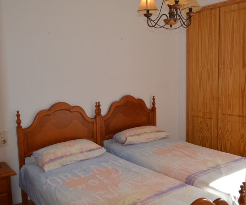 Bel appartement en duplex très bien distribué avec de belles vues sur la mer et le Montgo,