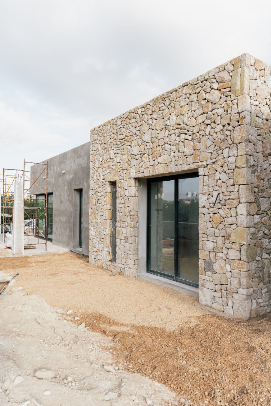 Villa mediterránea de obra nueva con vistas al Montgó – En construcción