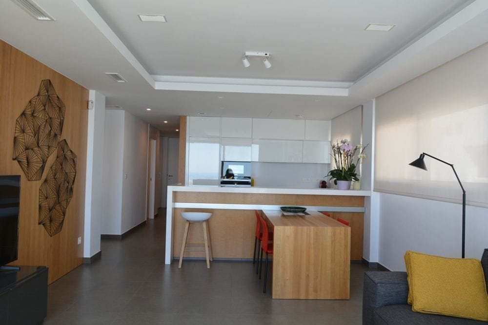 Precioso Apartamento de lujo que disfruta de la espectacularidad de las vistas al mar.-