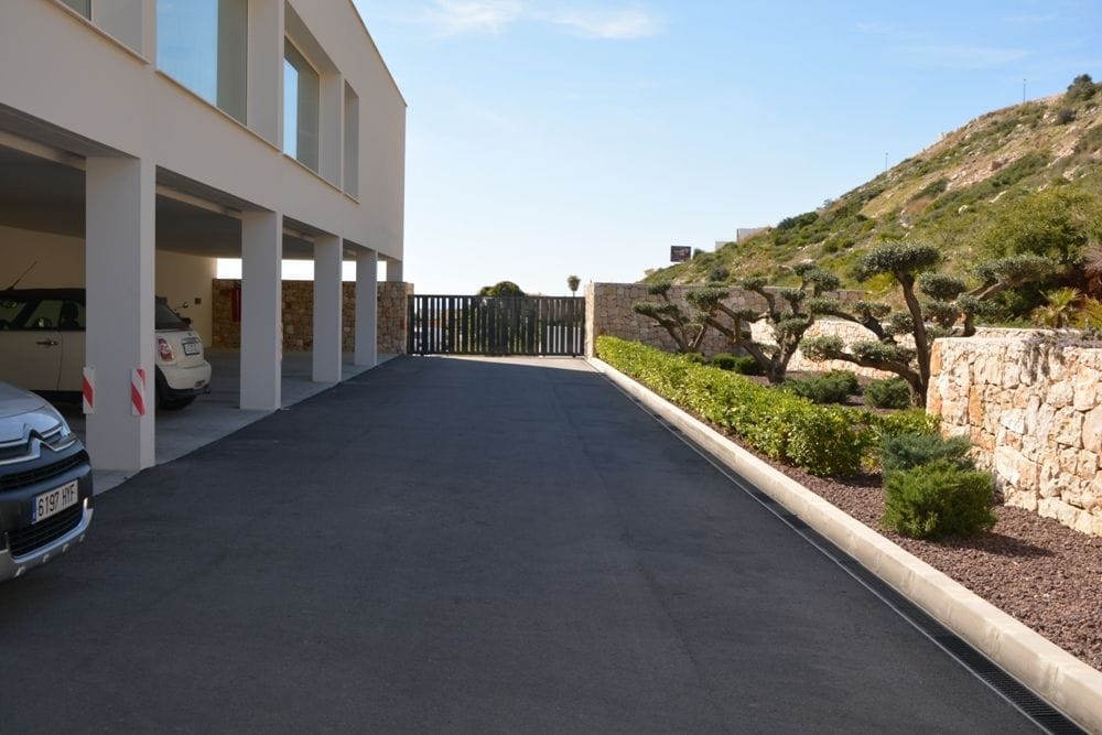 Precioso Apartamento de lujo que disfruta de la espectacularidad de las vistas al mar.-
