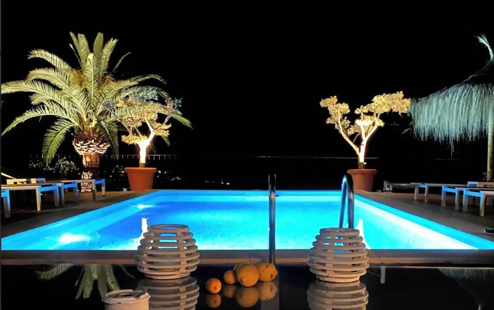 Ibizan villa mit großem Privatgrundstück und Meerblick zum Verkauf in Moraira.