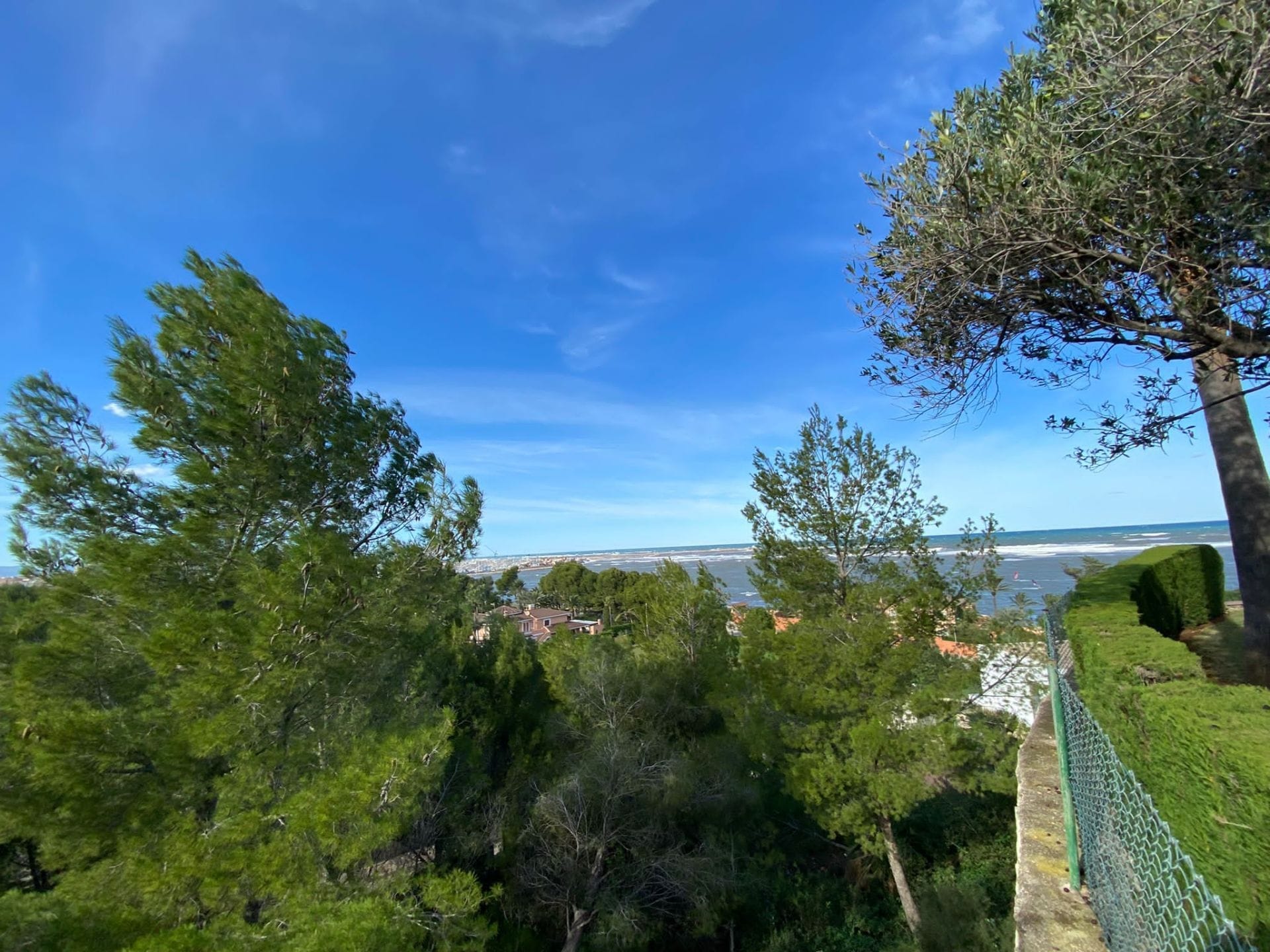 Parcela con proyecto y licencia en Denia