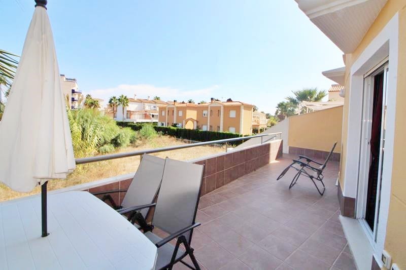 Apartamento con dos terrazas a pocos pasos de la playa en Oliva Nova