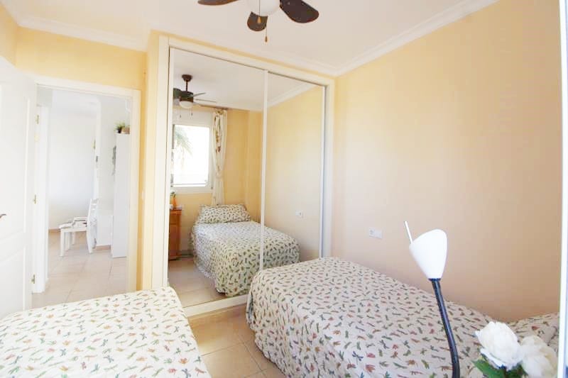 Apartamento con dos terrazas a pocos pasos de la playa en Oliva Nova