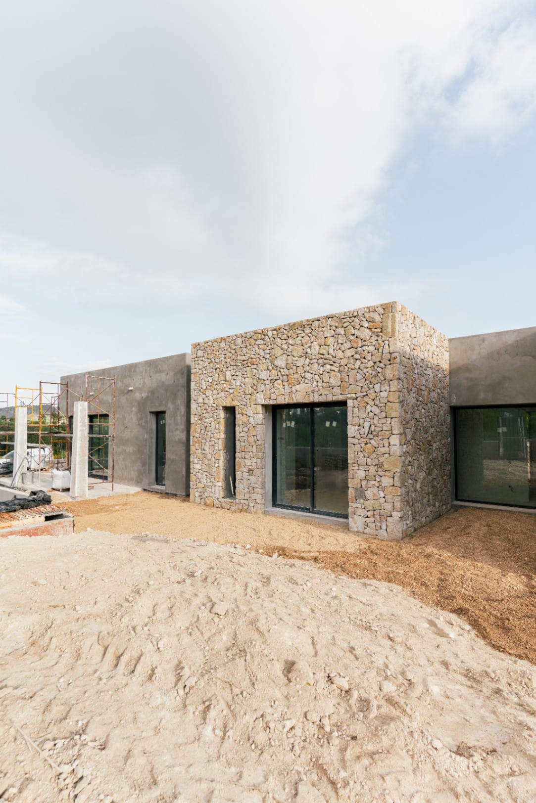 Villa mediterránea de obra nueva con vistas al Montgó – En construcción