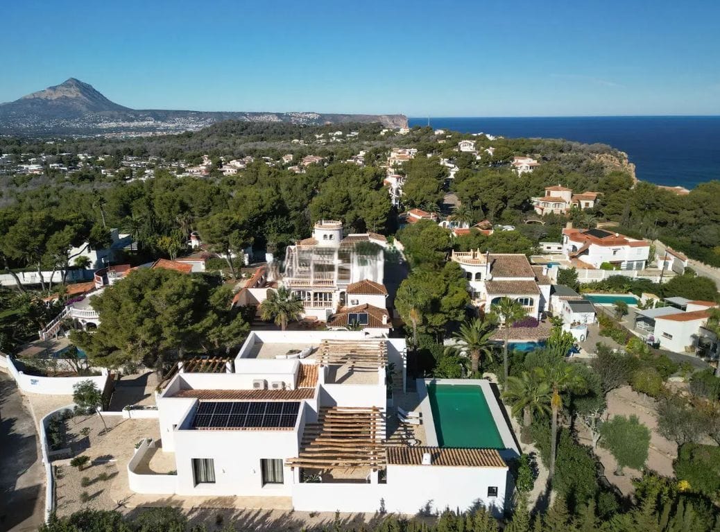 Villa de estilo Ibiza en una sola planta en Jávea – Balcón al Mar
