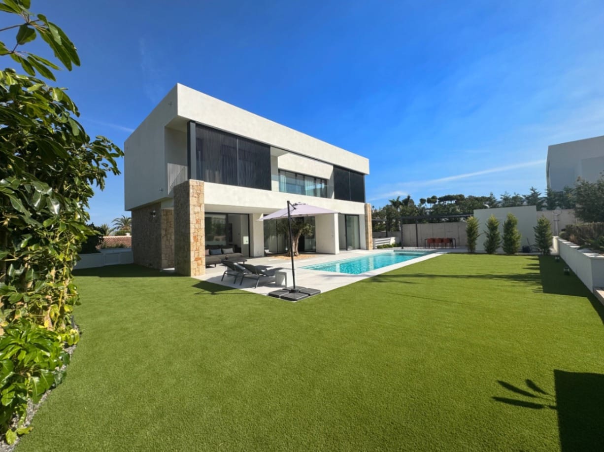 Modern chalet in Denia, energy efficiency A.