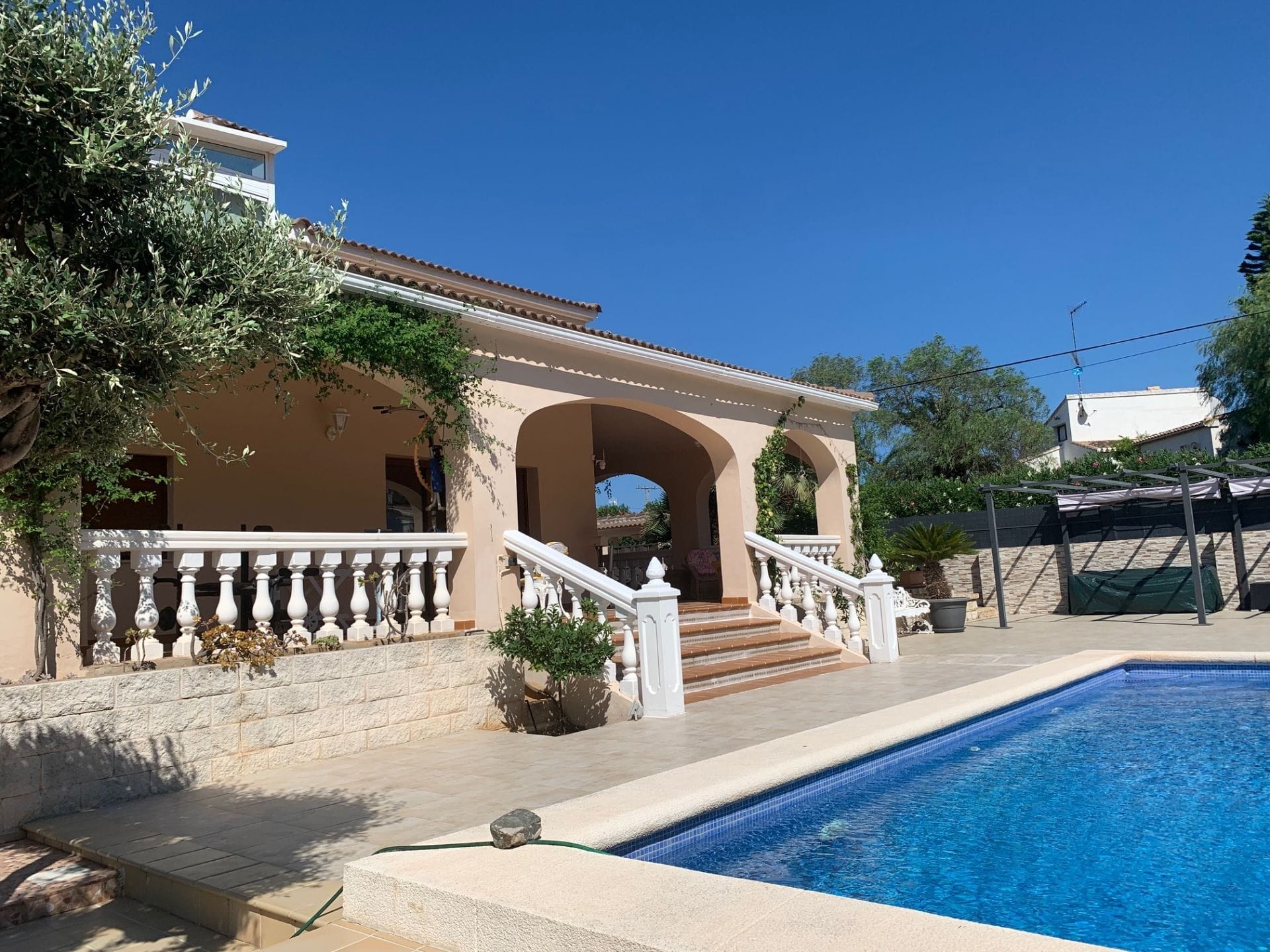 Mediterranes Chalet in Dénia – Miete mit Kaufoption
