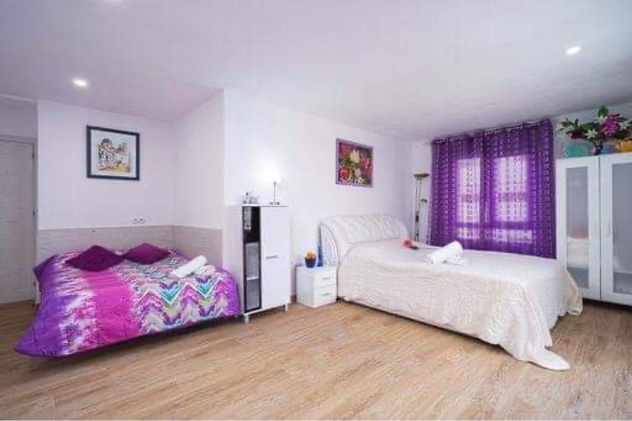 Hostal con licencia turística en venta en el centro de Denia