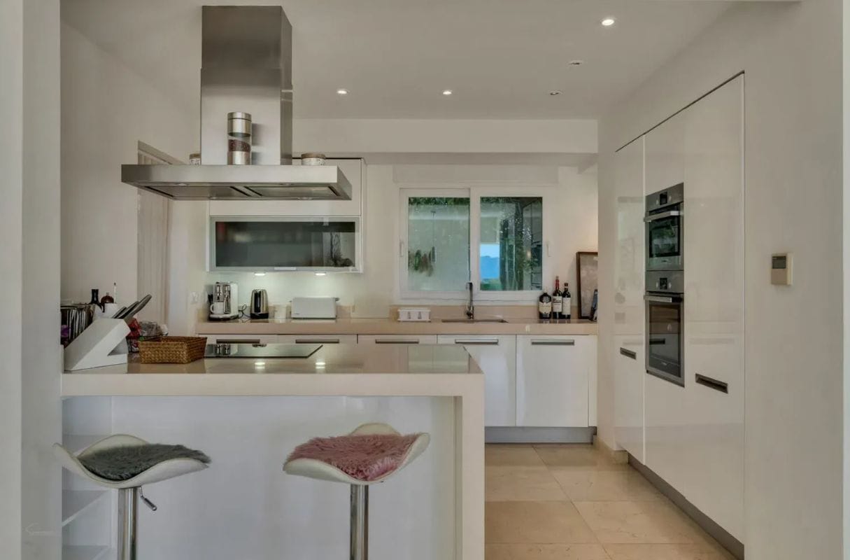 Sea view villa in Moraira with 4 bedrooms