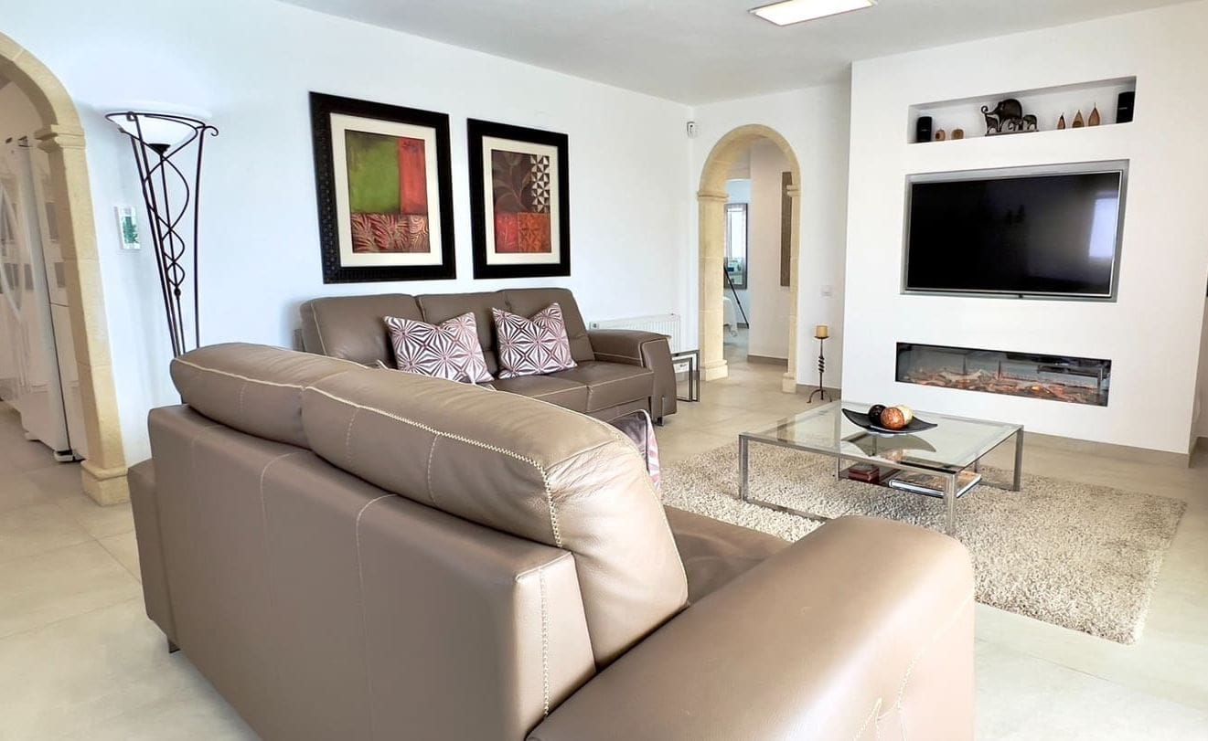 Villa de 5 dormitorios y piscina en Teulada, Alicante