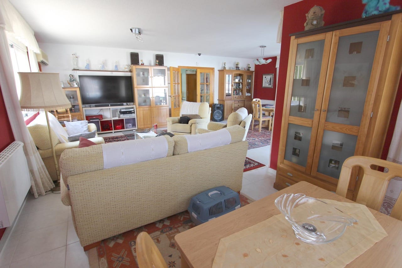 VILLA SPACIEUSE ET SPACIEUSE À CALPE