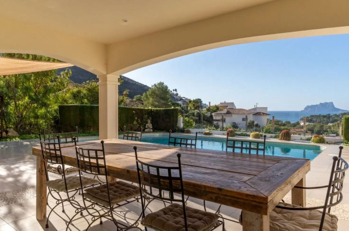 Sea view villa in Moraira with 4 bedrooms