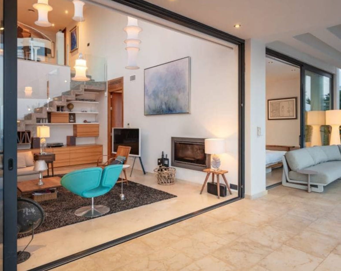 Villa de lujo con vistas panorámicas al mar en Moraira – diseño moderno, piscina climatizada