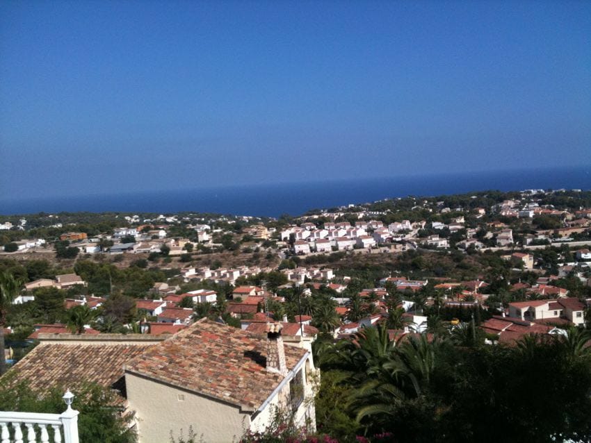 VILLA CON IMPRESIONANTES VISTAS AL MAR Y A LA COSTA