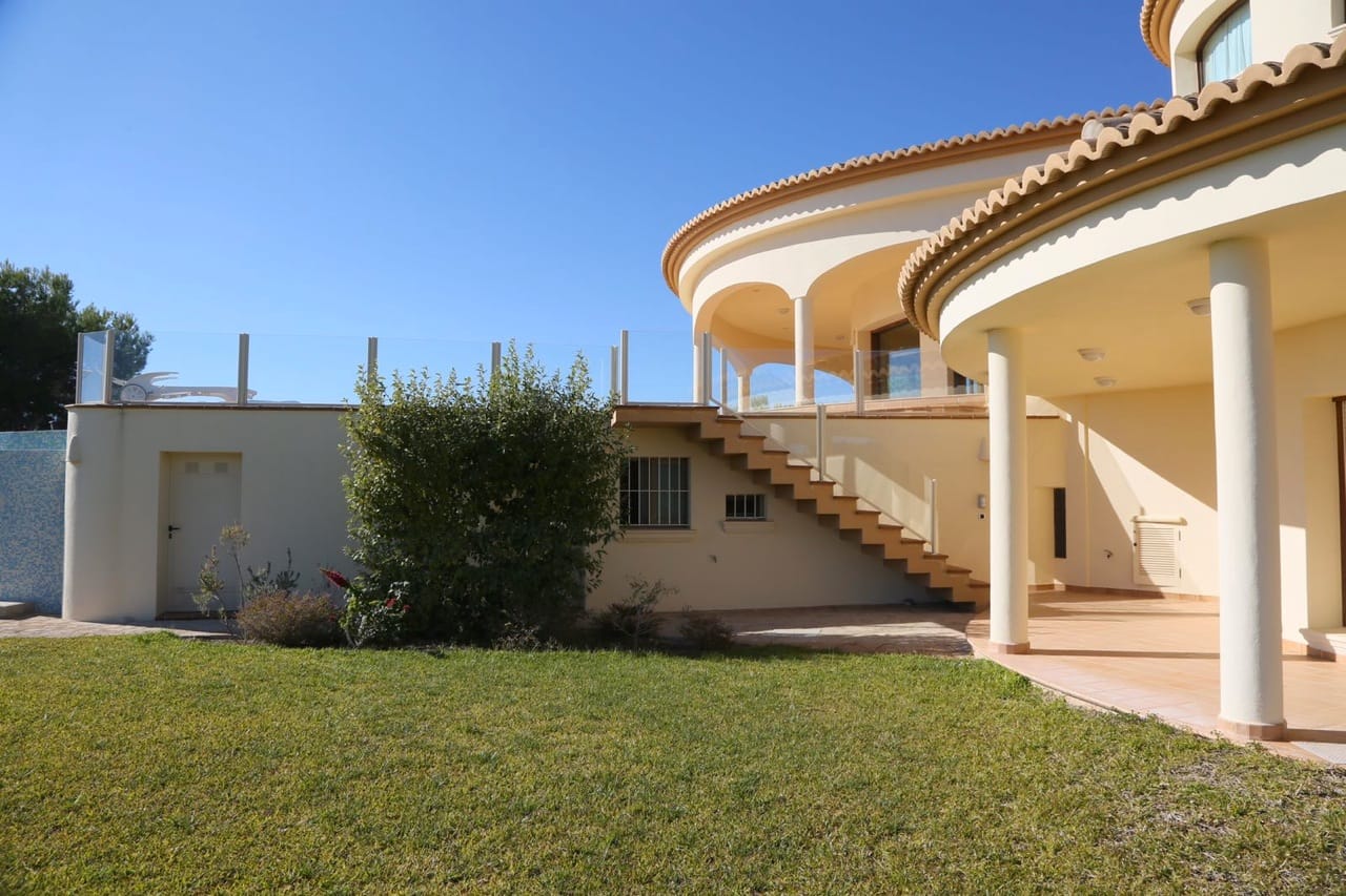 ESPECTACULAR VILLA EN CALPE