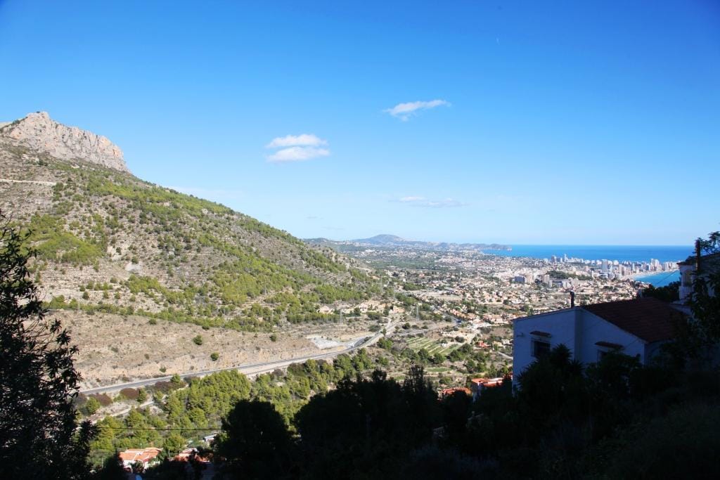 PARCELA EN CALPE CON VISTAS ABIERTAS