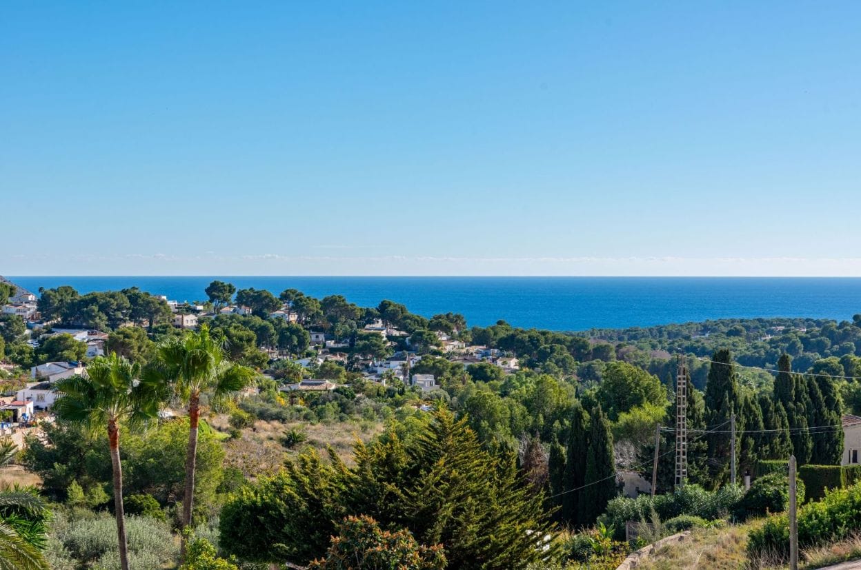 Espectacular villa de nueva construcción con vistas panorámicas al mar en Moraira