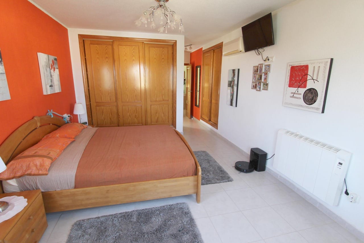 VILLA SPACIEUSE ET SPACIEUSE À CALPE
