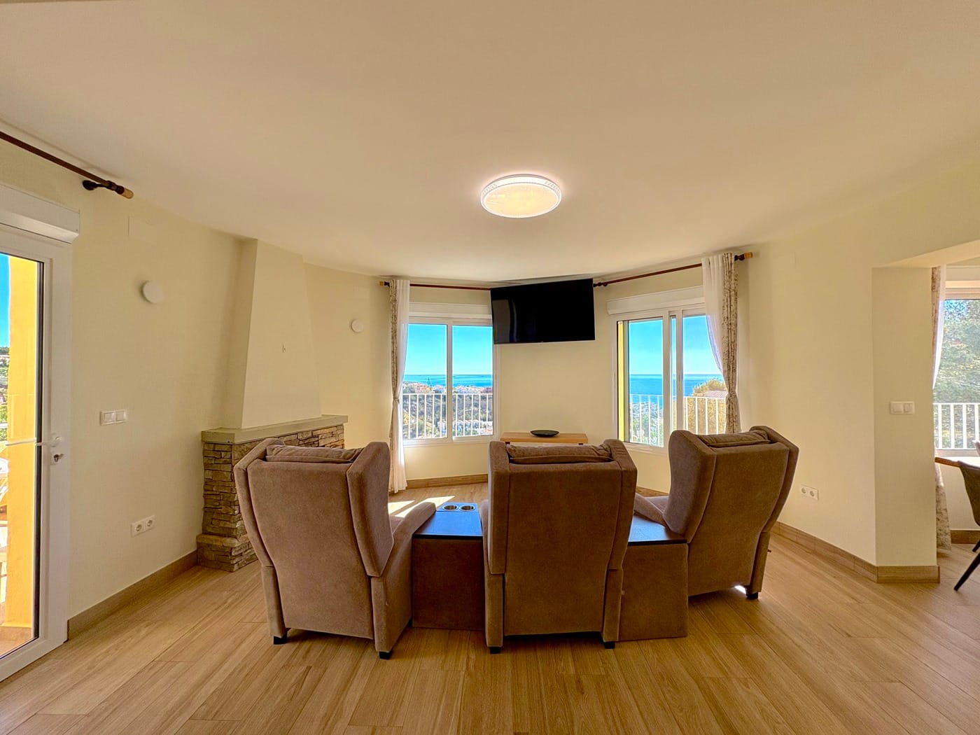 Gerenoveerde villa met zwembad en uitzicht op zee in Cumbre del Sol