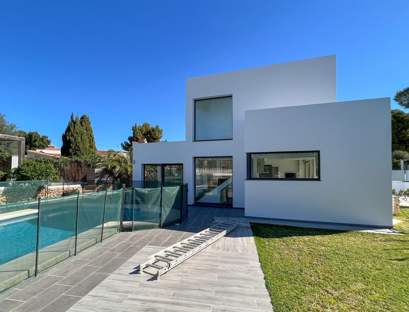 VILLA MODERNE EXCLUSIVE À VENDRE À MORAIRA
