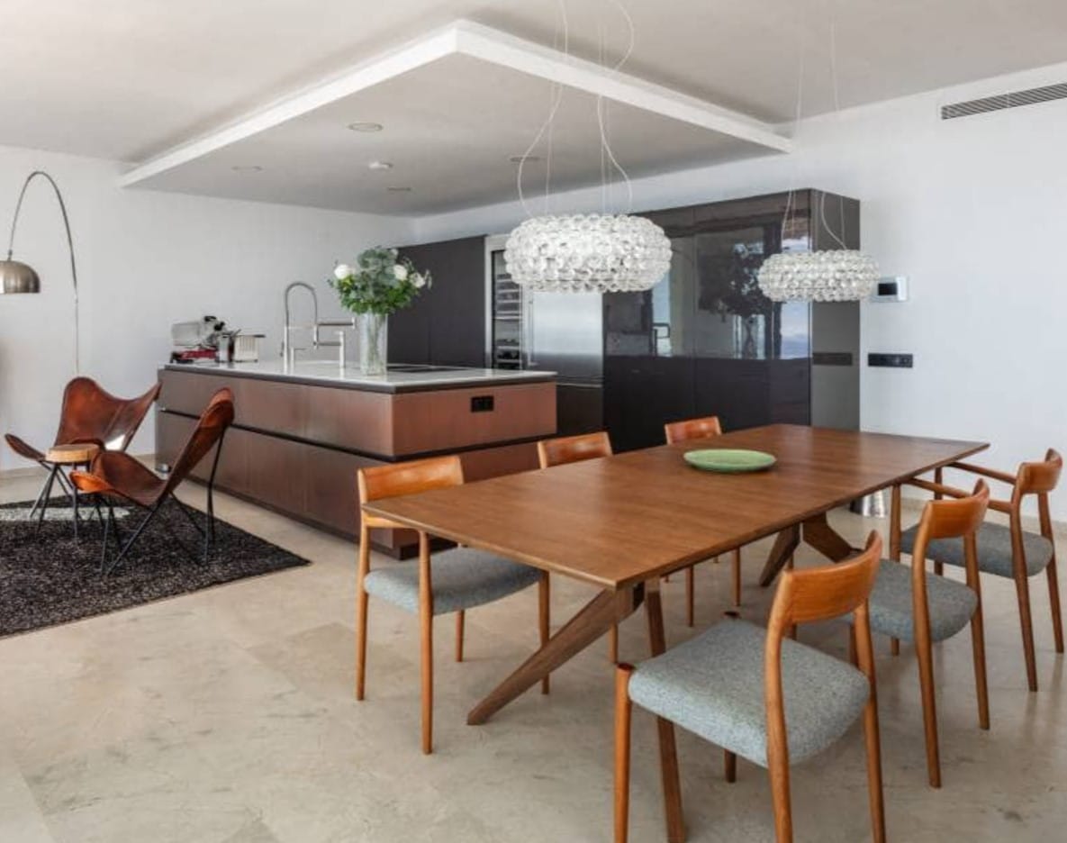 Villa de lujo con vistas panorámicas al mar en Moraira – diseño moderno, piscina climatizada
