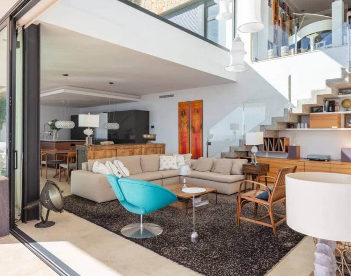Villa de lujo con vistas panorámicas al mar en Moraira – diseño moderno, piscina climatizada