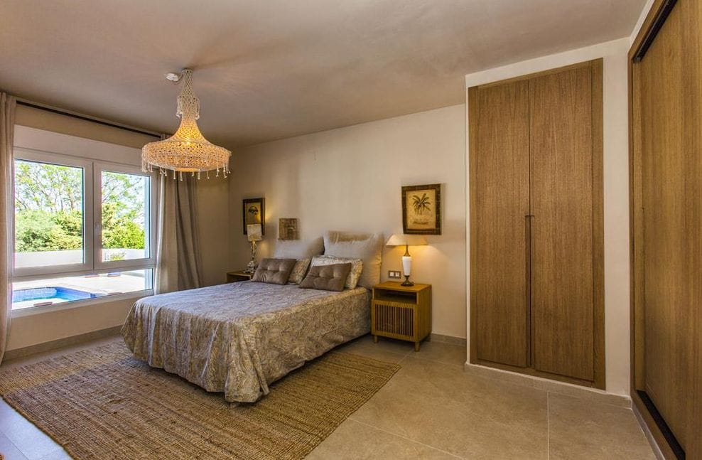 Villa zum Verkauf mit 4 Schlafzimmern und Pool in Denia, Alicante
