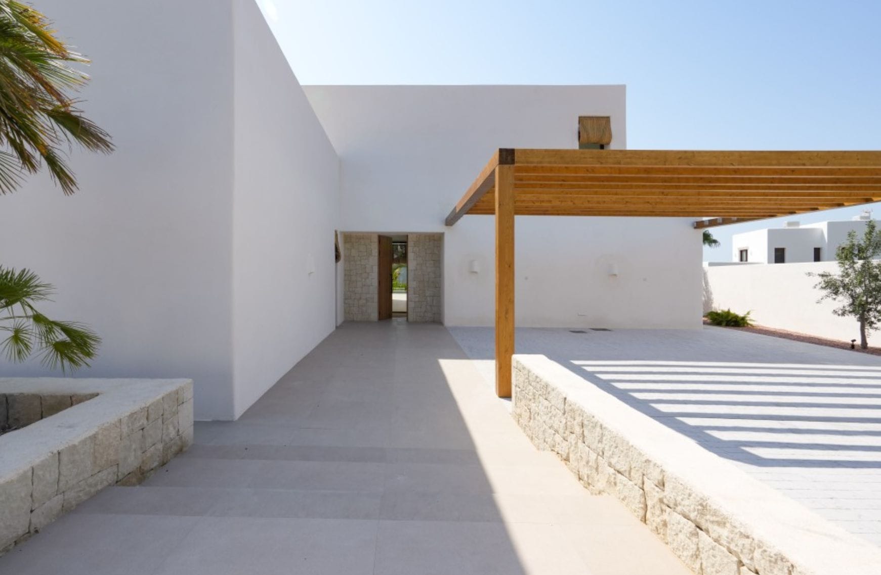 Villa ibicenca de obra nueva con vistas al mar en Moraira