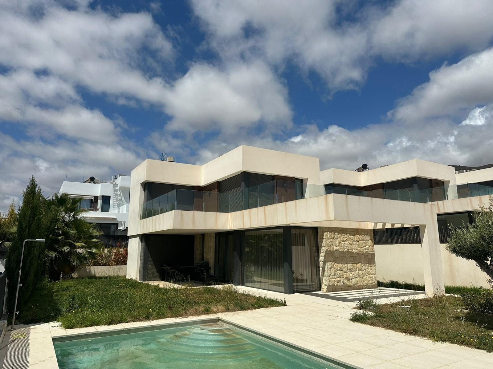 Villa a la venta con 4 habitaciones y piscina en Finestrat, Sierra Cortina